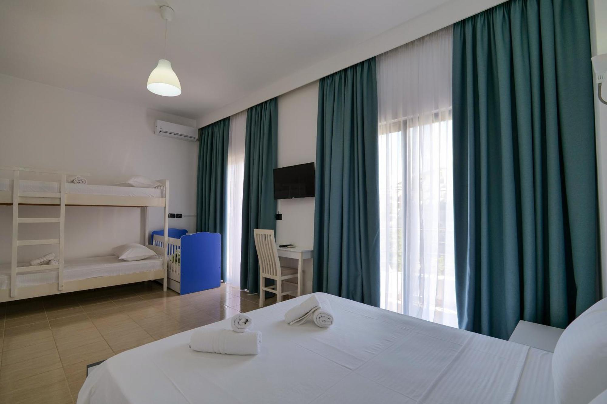 El Mare Hotel Sarandë Exteriör bild