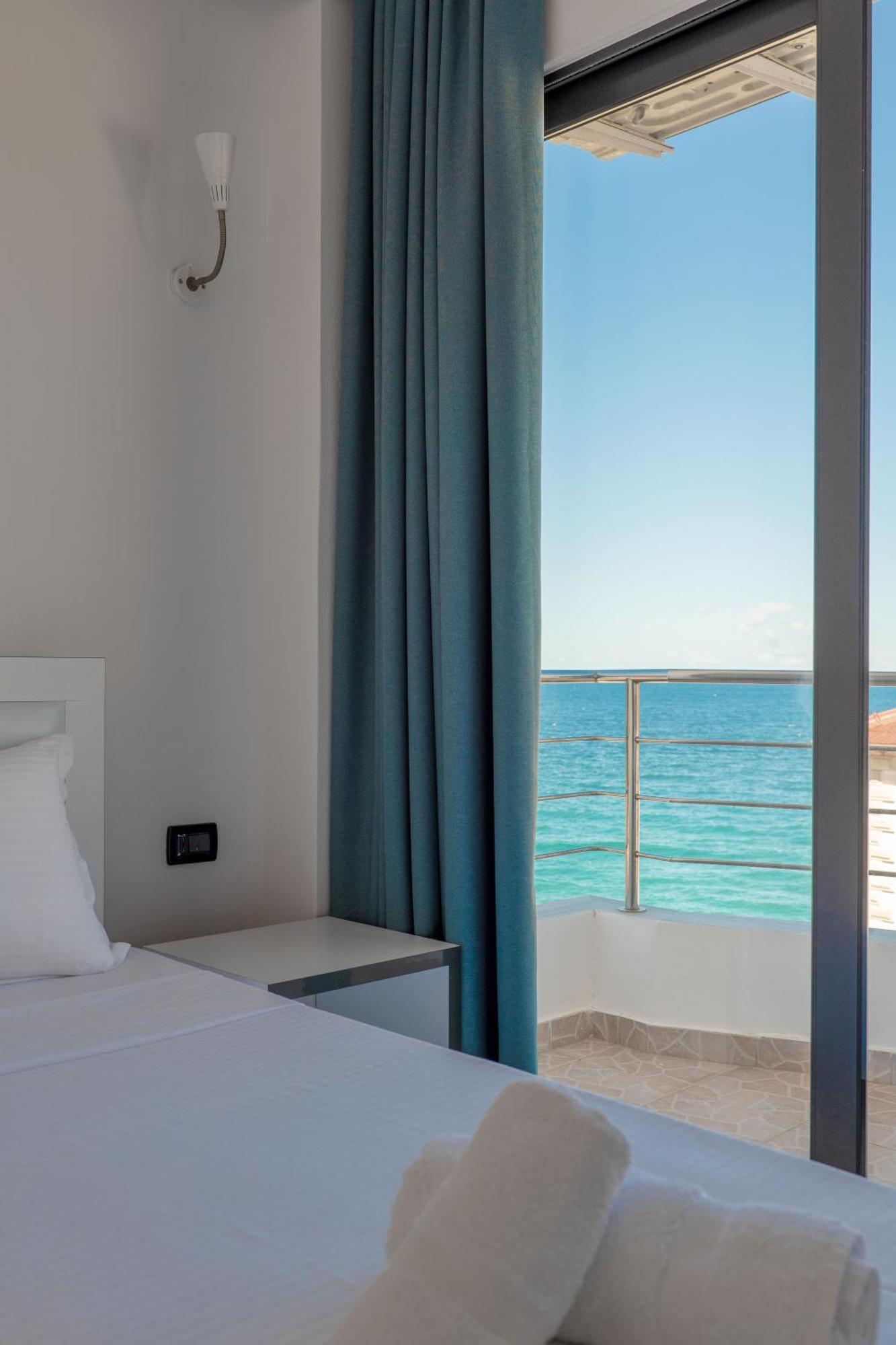 El Mare Hotel Sarandë Exteriör bild