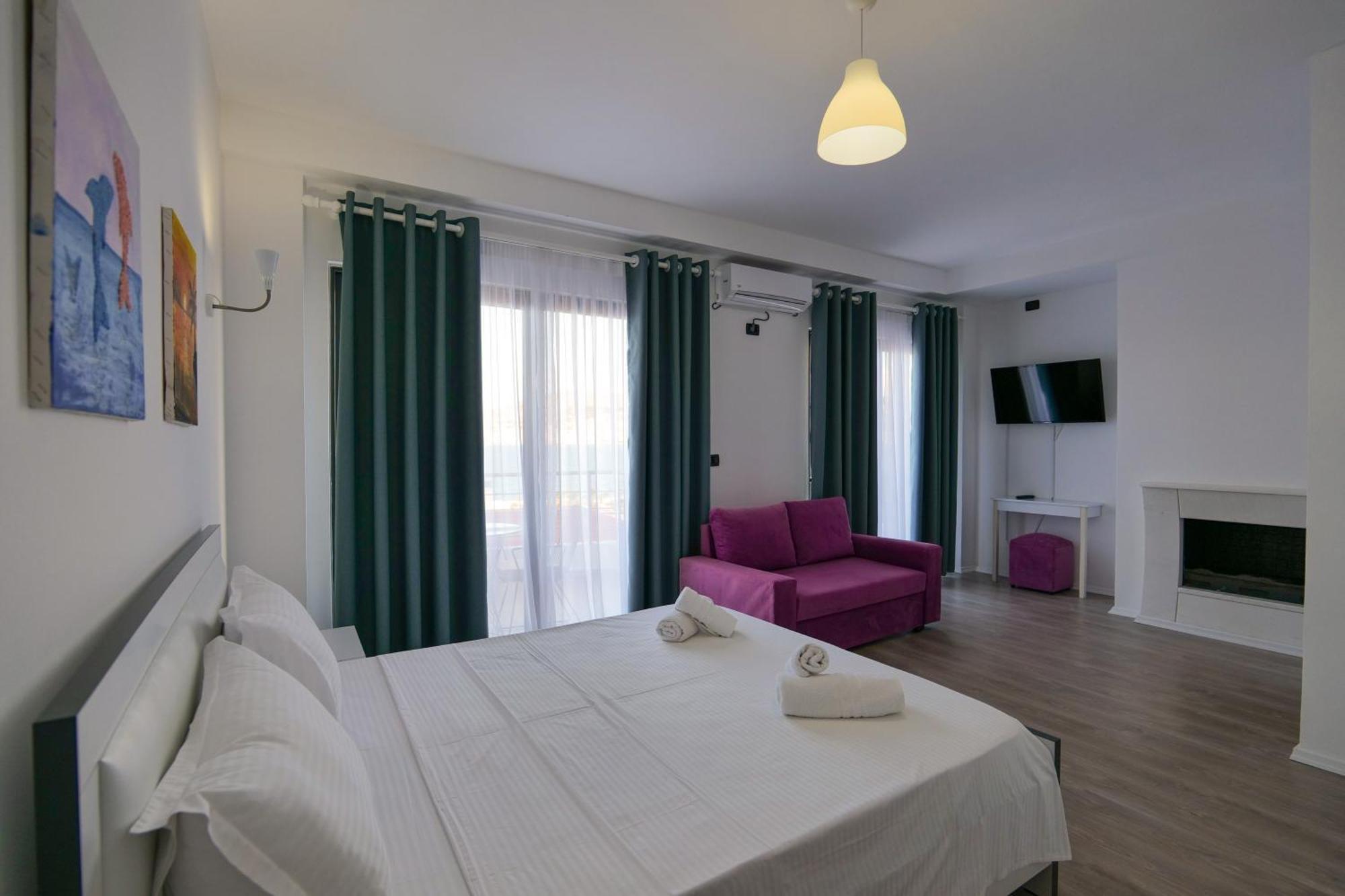 El Mare Hotel Sarandë Exteriör bild