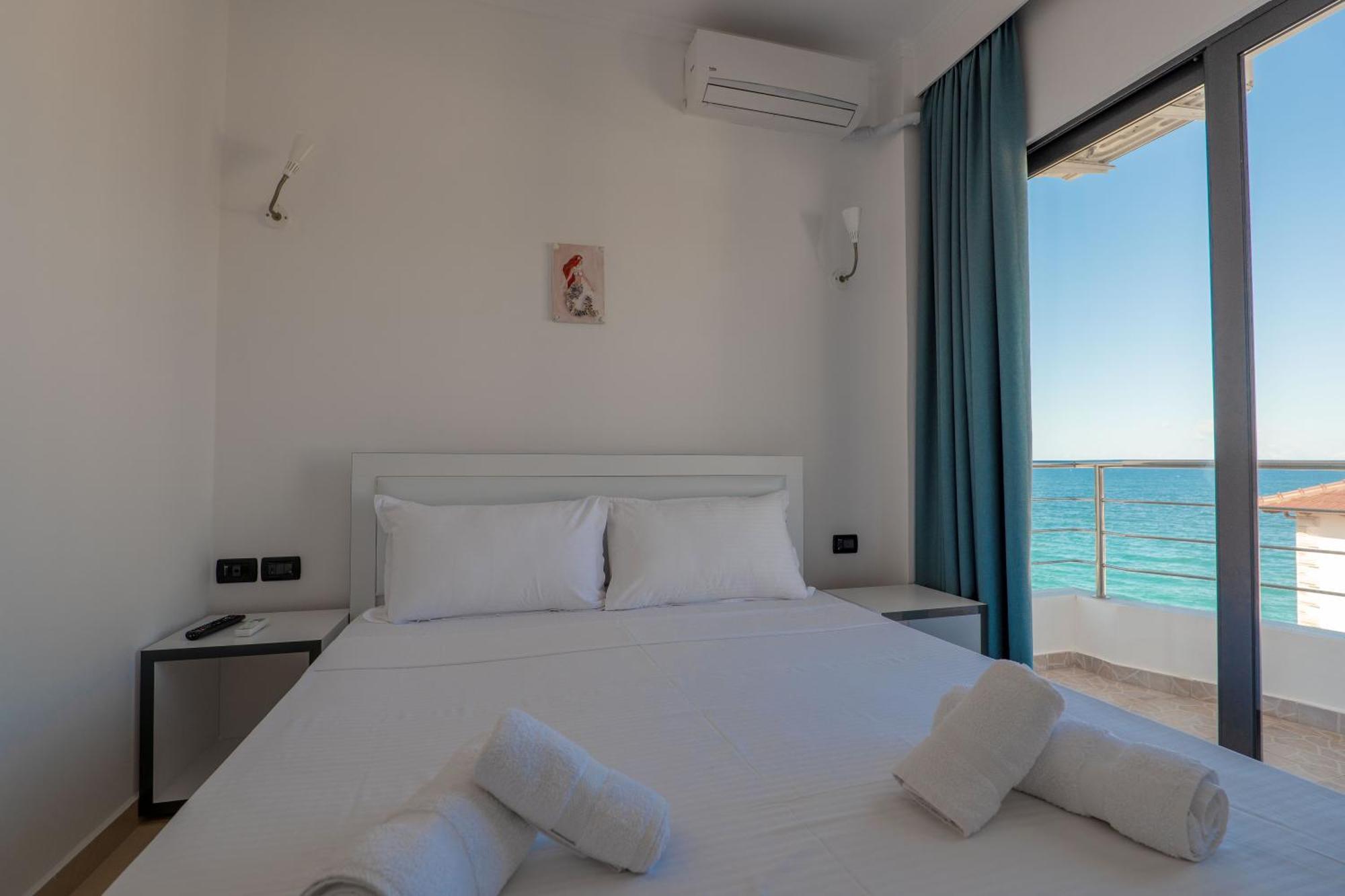 El Mare Hotel Sarandë Exteriör bild