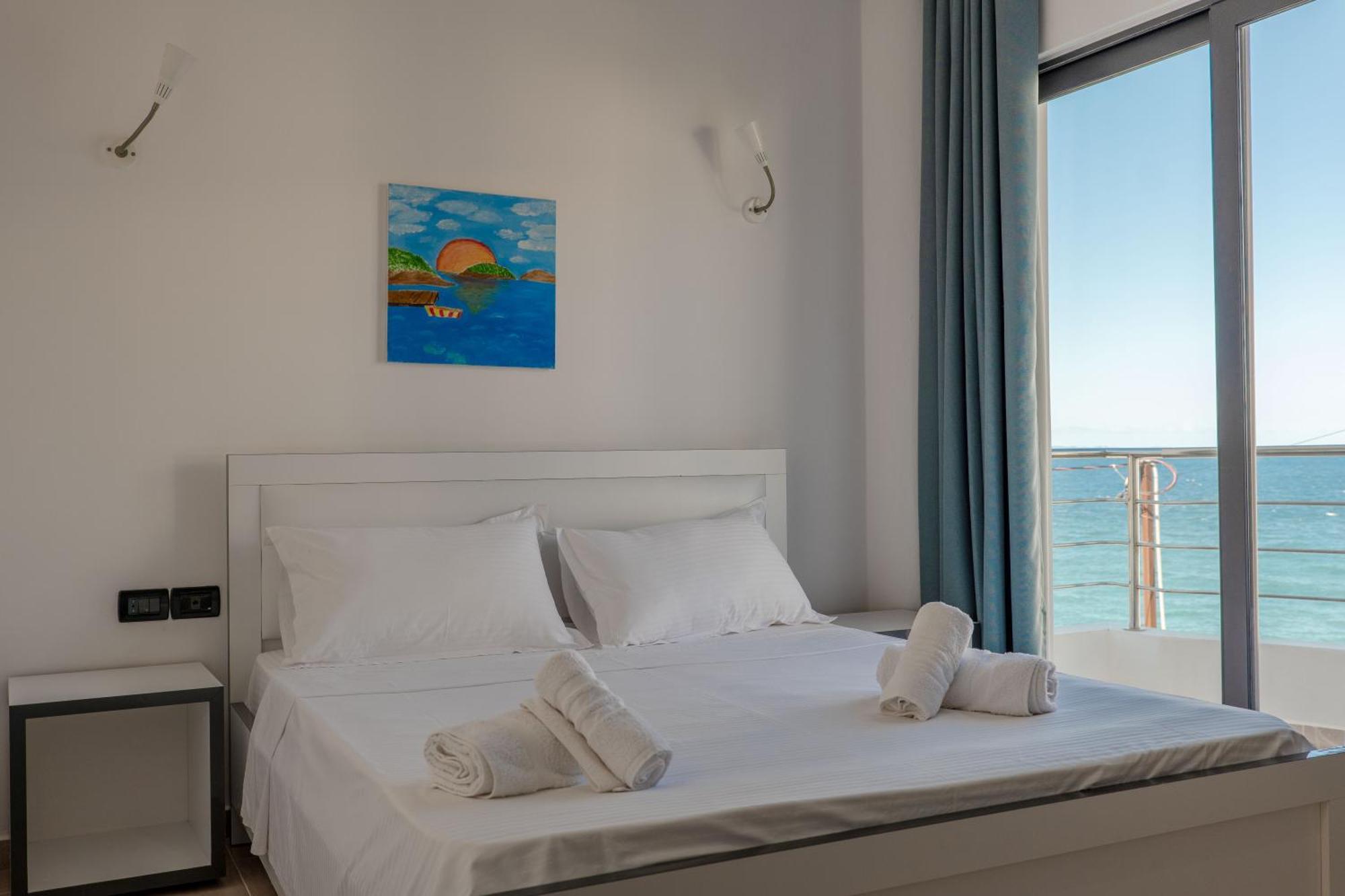 El Mare Hotel Sarandë Exteriör bild