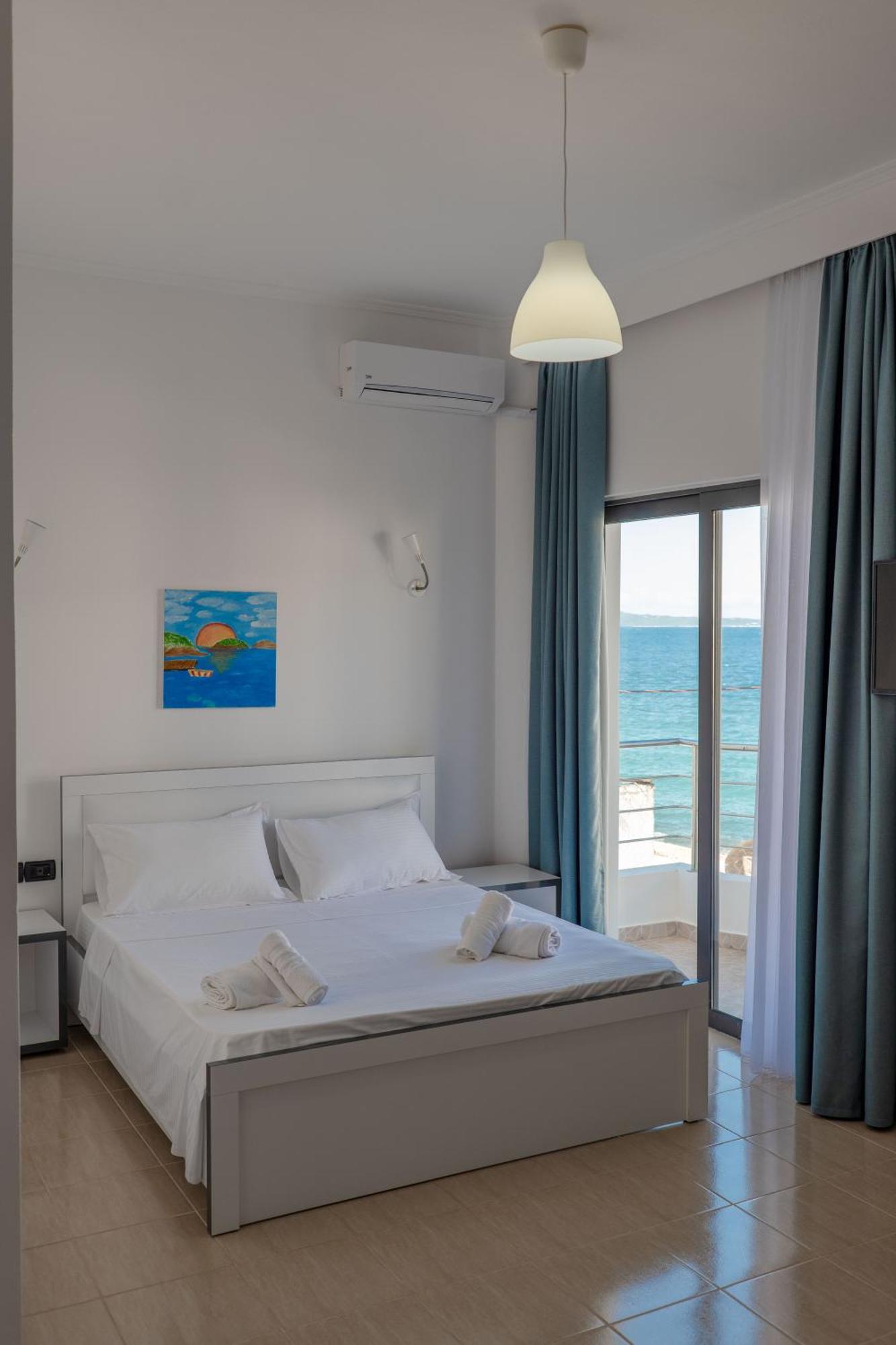El Mare Hotel Sarandë Exteriör bild