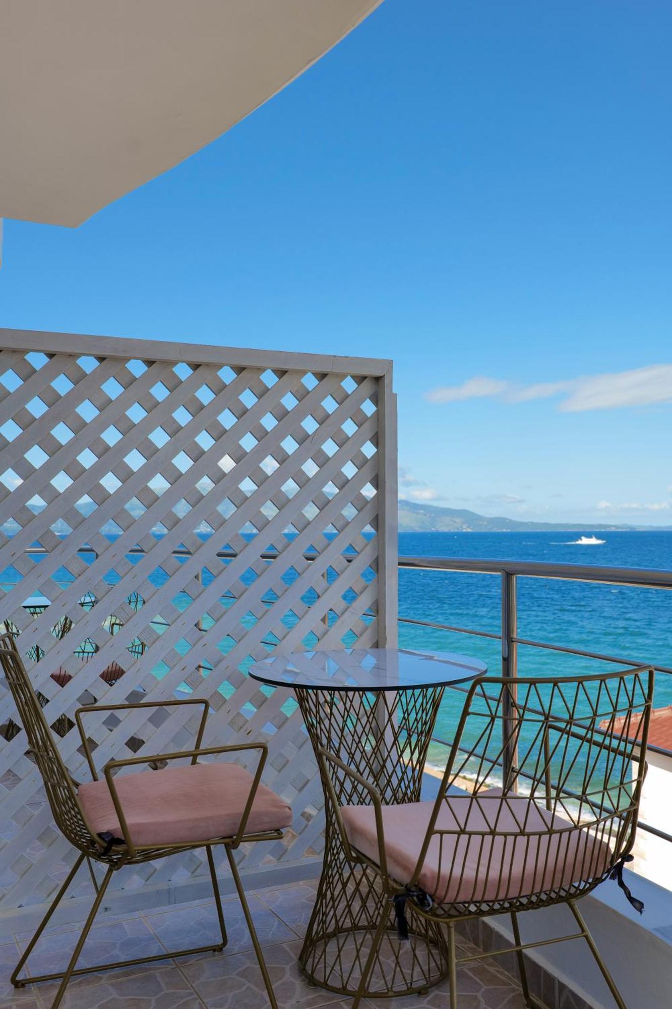 El Mare Hotel Sarandë Exteriör bild
