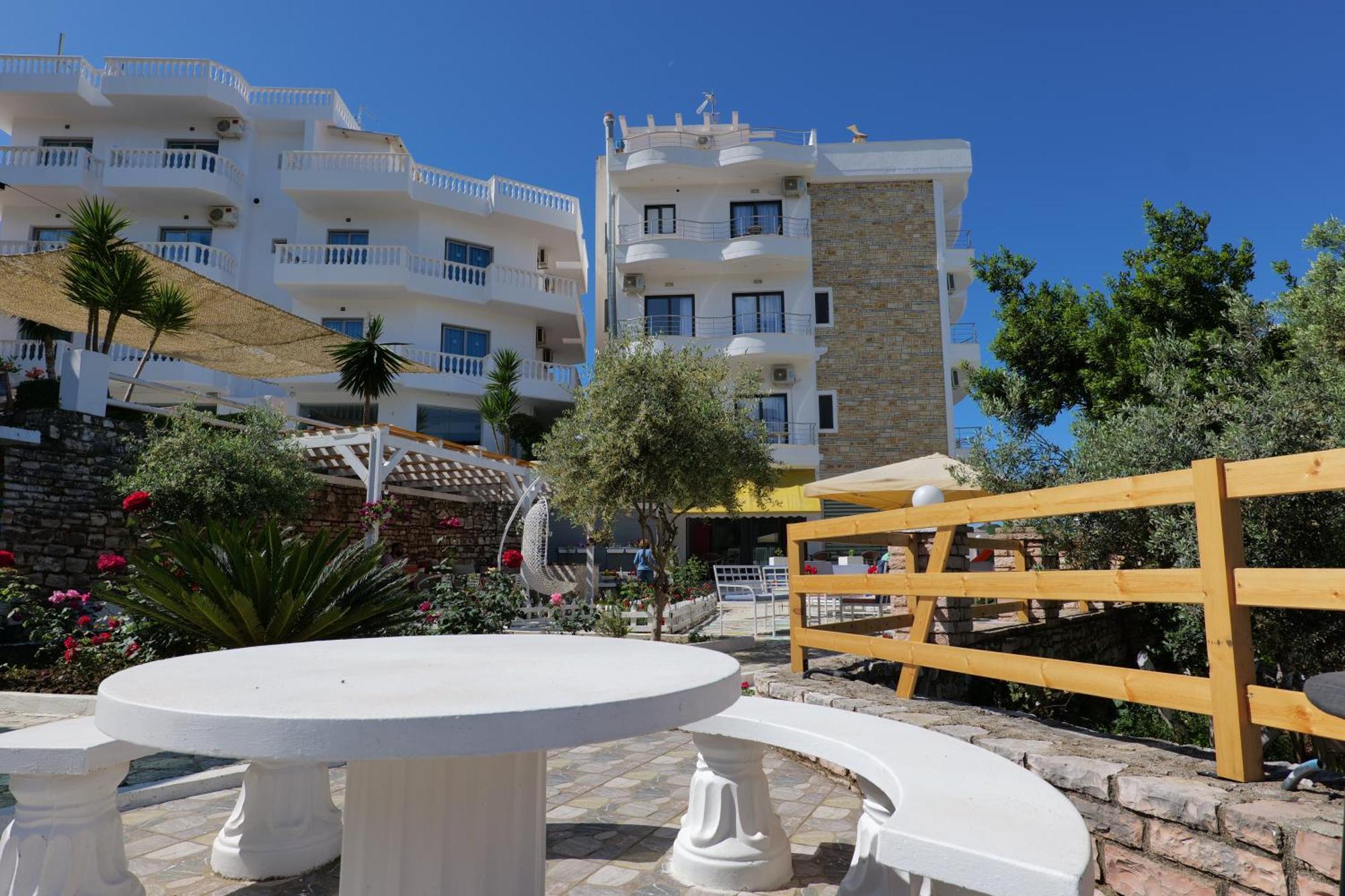 El Mare Hotel Sarandë Exteriör bild