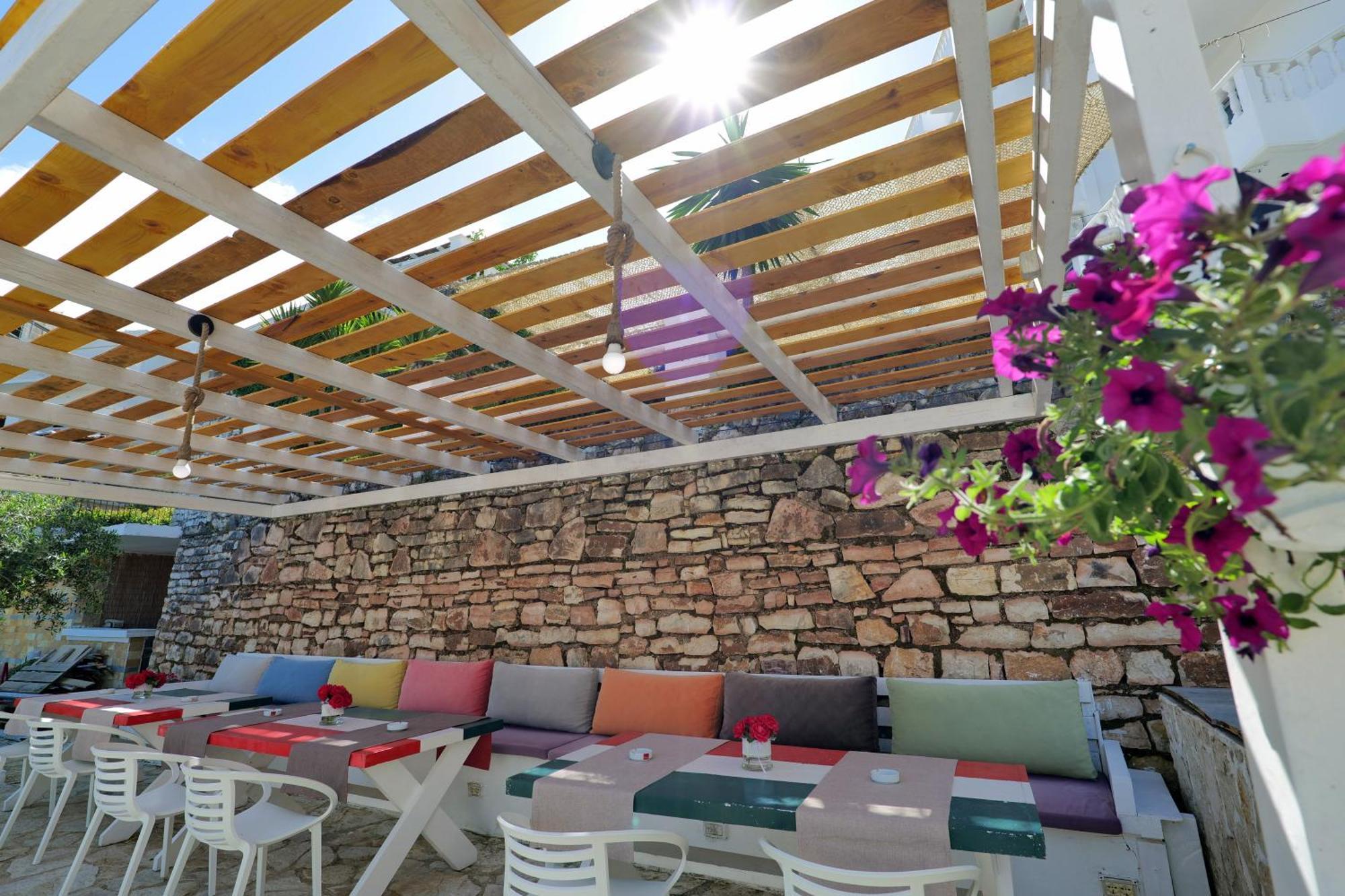 El Mare Hotel Sarandë Exteriör bild