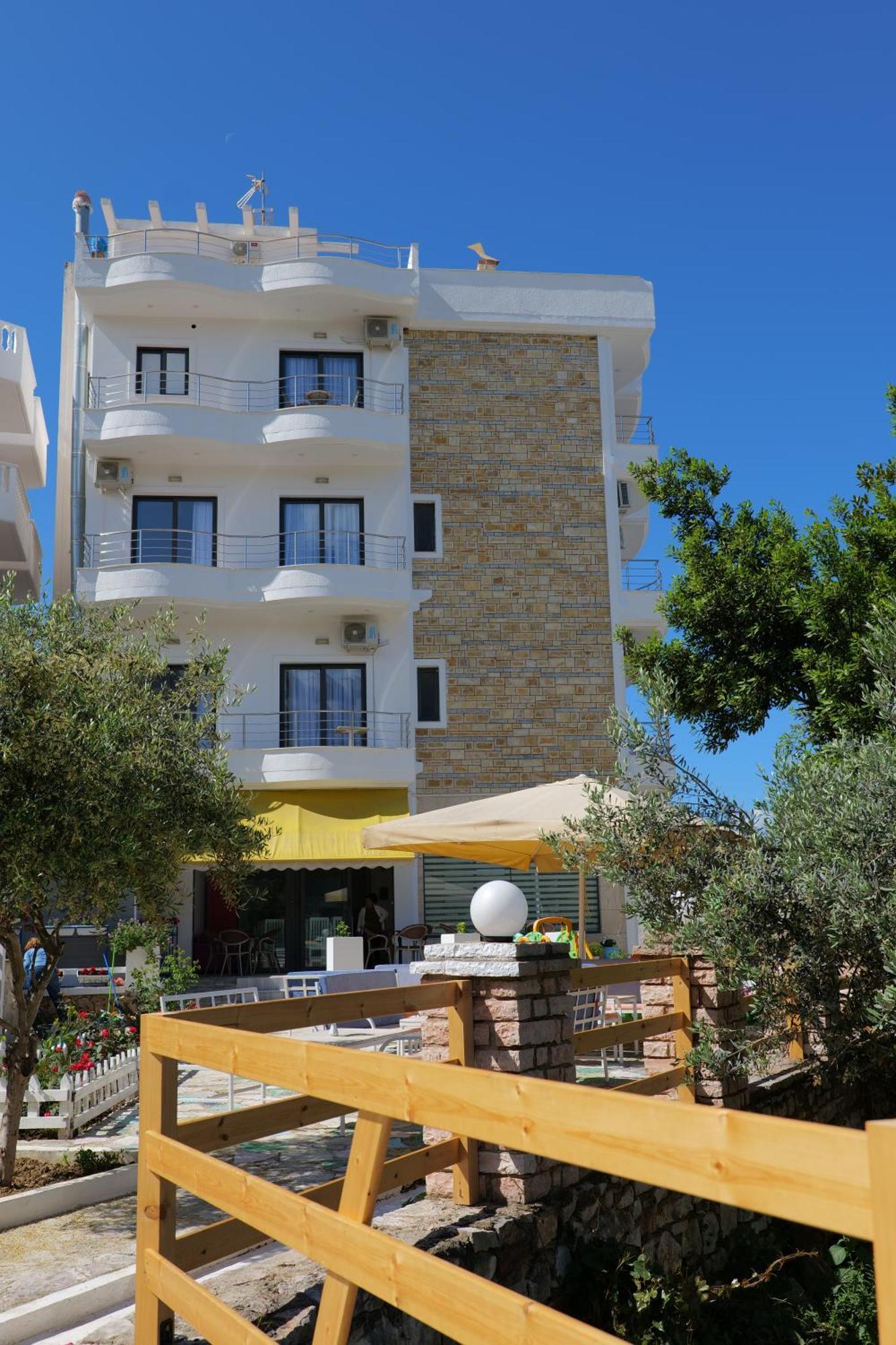 El Mare Hotel Sarandë Exteriör bild